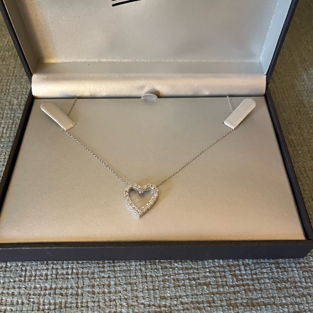 NWT! Sterling Silver diamond heart necklace